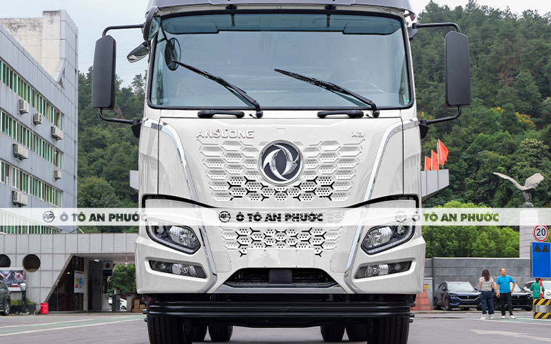 Ngoại thất xe đầu kéo Dongfeng X3