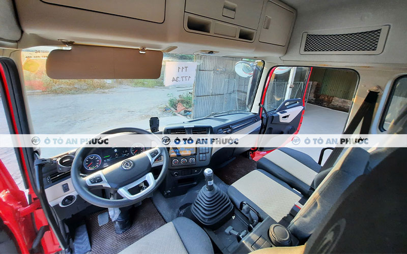 Nội thất đầu kéo Dongfeng X3