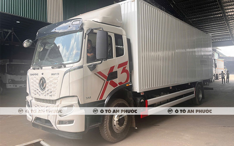 Dongfeng X3 180L thùng kín container