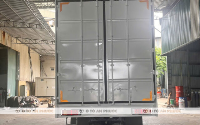 Dongfeng X3 180L thùng kín container