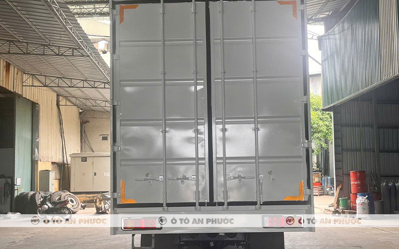 Dongfeng X3 180L thùng kín container
