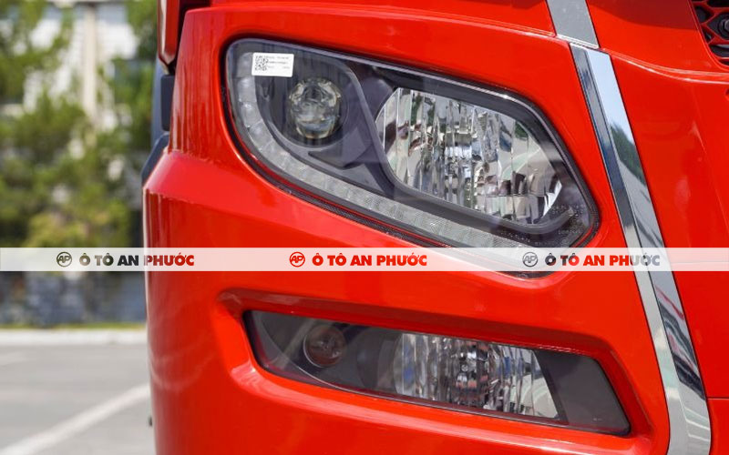 Ngoại thất Dongfeng X3 thùng container 10m