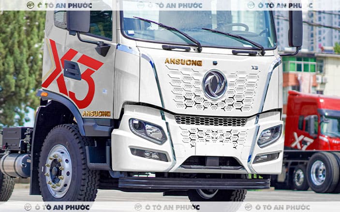 Ngoại thất xe tải Dongfeng X3 230HP thùng container