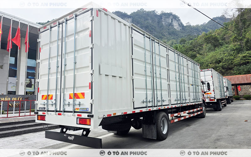 Dongfeng X3 thùng container 10m