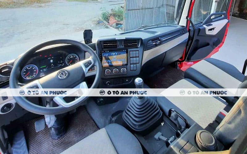Nội thất xe tải Dongfeng X3 230HP thùng container