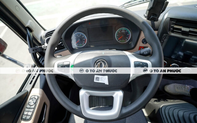 Nội thất Dongfeng X3 thùng mui bạt