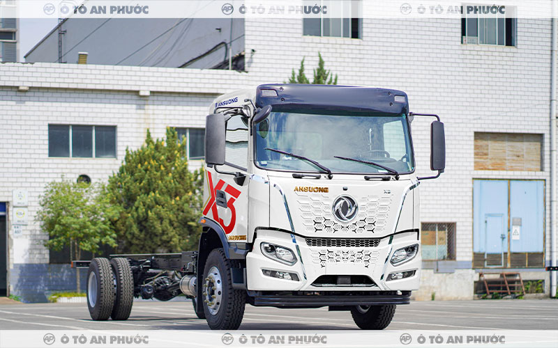 Ngoại thất Dongfeng X3 230HP thùng mui bạt