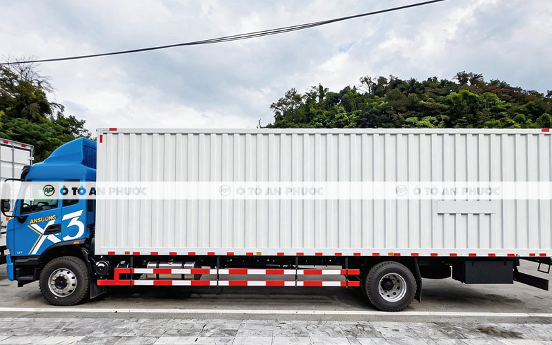 Dongfeng X3 thùng container 8m3