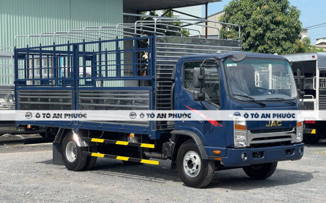 Xe tải 3.5 Jac N350S Pro E5 thùng mui bạt