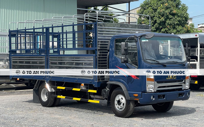 Xe tải 3.5 Jac N350S Pro E5 thùng mui bạt