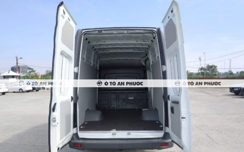 Thùng hàng van GAZ 6 chỗ