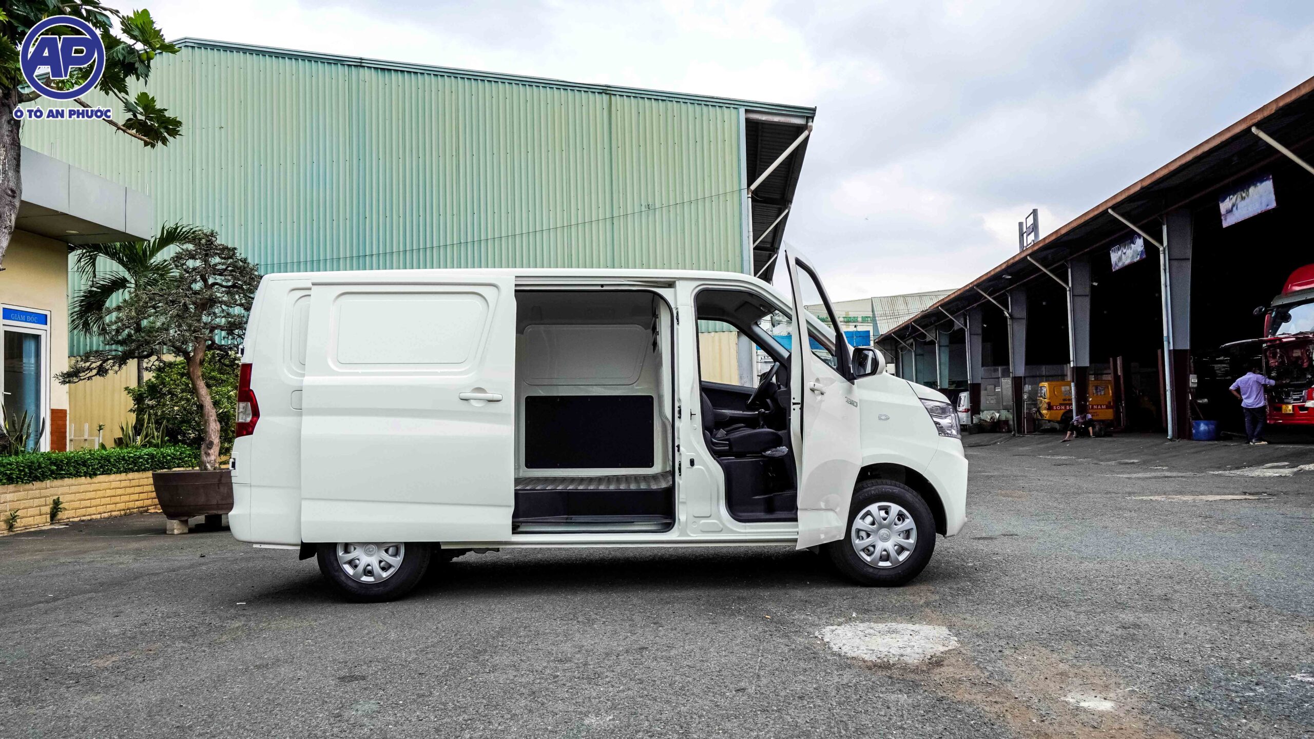 Xe tải van Tera V6 2 chỗ