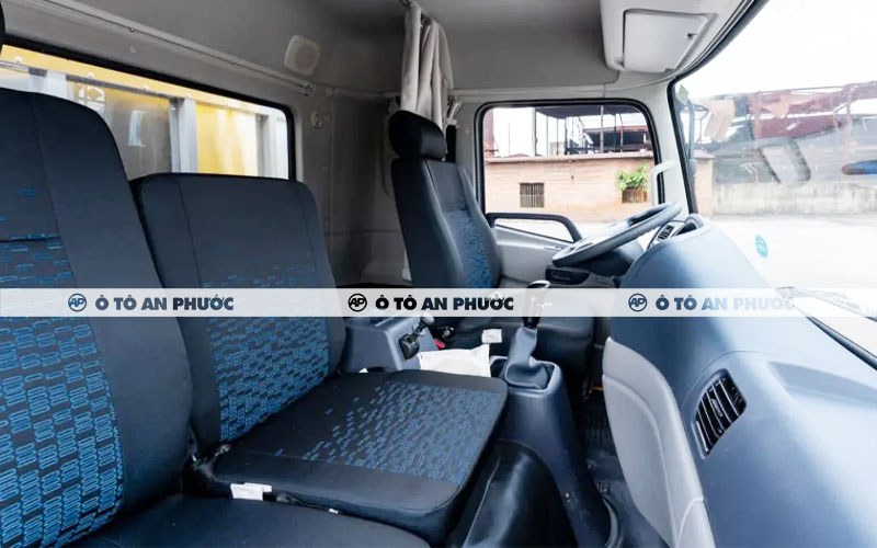 Nội thất xe tải 8 tấn Dongfeng B180