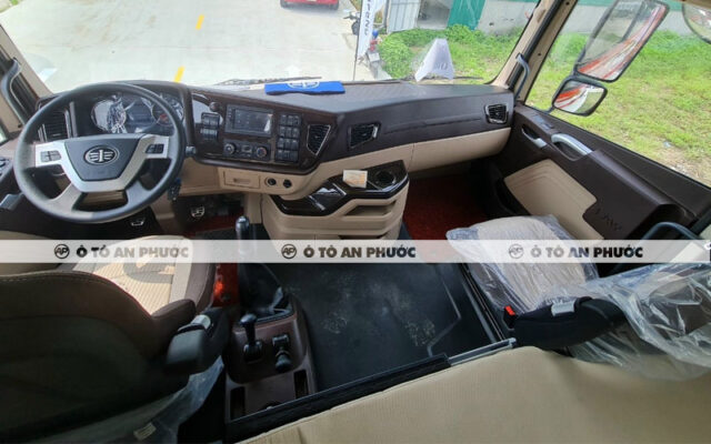 Nội thất đầu kéo Faw JH6