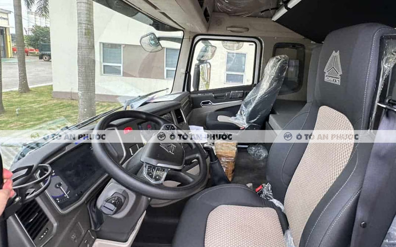 Nội thất Howo Max 460HP