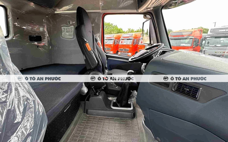 Nội thất xe đầu kéo Howo T7H