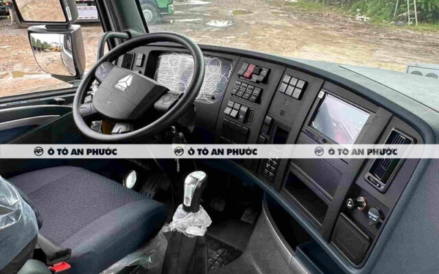 Nội thất xe đầu kéo Howo T7H