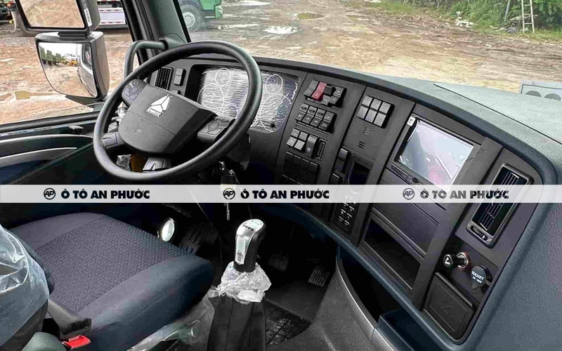 Nội thất xe đầu kéo Howo T7H