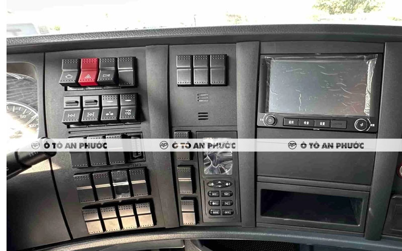 Nội thất xe đầu kéo Howo T7H
