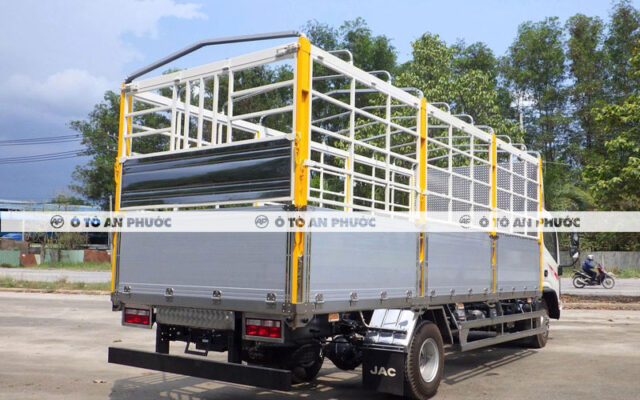 xe tải jac n750 plus thùng bạt