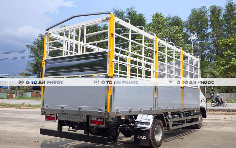 xe tải jac n750 plus thùng bạt