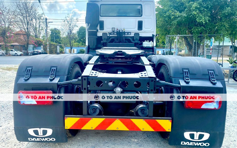 Khung gầm đầu kéo Daewoo Novus