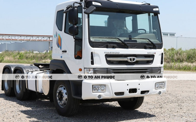 Ngoại thất xe đầu kéo Daewoo Novus