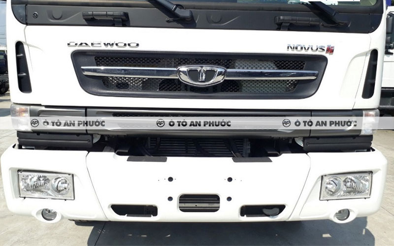 Ngoại thất xe đầu kéo Daewoo Novus