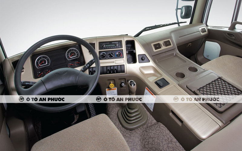 Nội thất xe đầu kéo Daewoo Novus