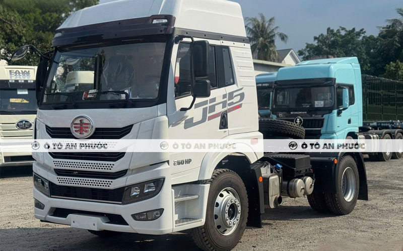Ngoại thất xe đầu kéo Faw 1 cầu JH5