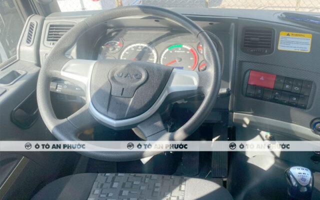 Nội thất đầu kéo JAC A5