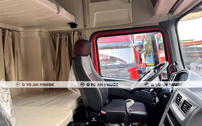 Nội thất xe đầu kéo Shacman X3000