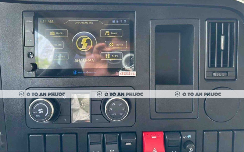 Nội thất xe đầu kéo Shacman X3000