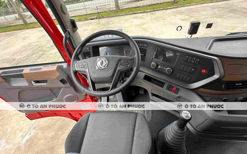 Nội thất xe đầu kéo Dongfeng GX450