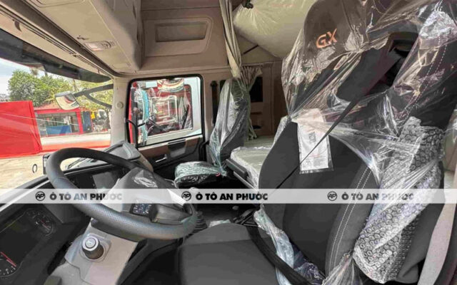 Nội thất xe đầu kéo Dongfeng GX450