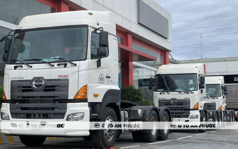 Giá xe đầu kéo Hino 700