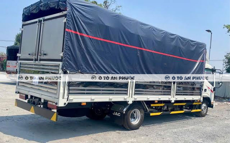 Thùng hàng xe tải Jac 2.4 tấn N250SL