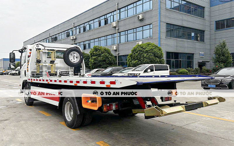 Xe cứu hộ Isuzu sàn 6m4
