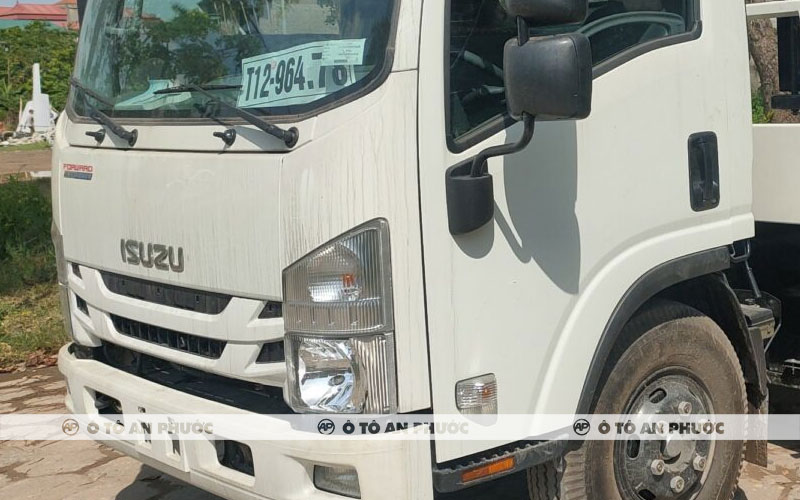 Ngoại thất xe cứu hộ Isuzu sàn 5m6