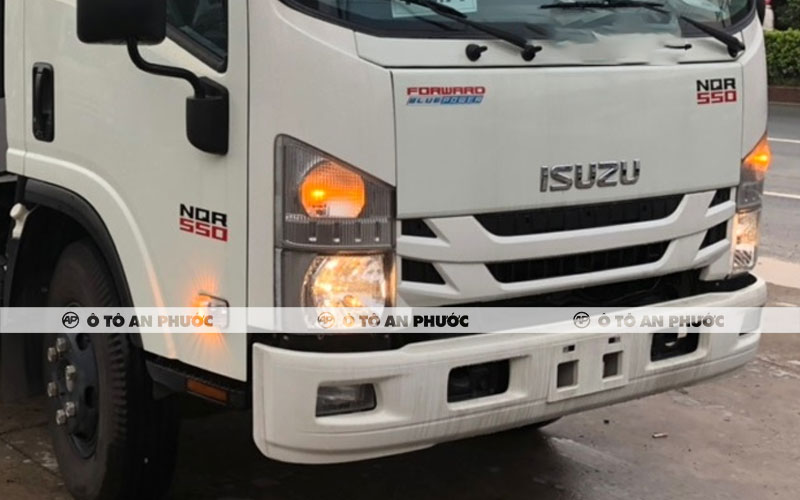 Ngoại thất xe cứu hộ Isuzu sàn 6m4