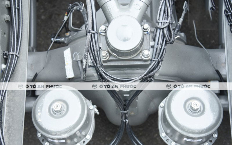 Cầu xe đầu kéo Howo V7X