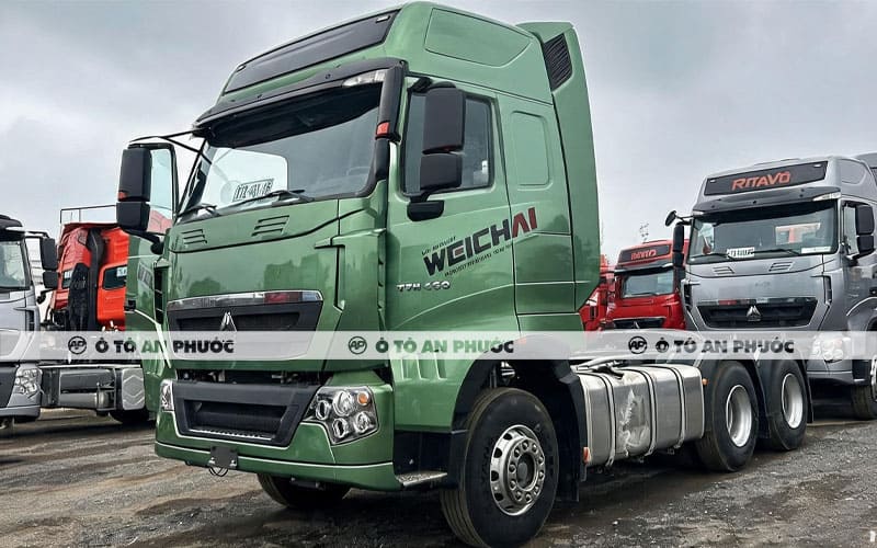 Giá xe đầu kéo Howo Sitrak T7H 440