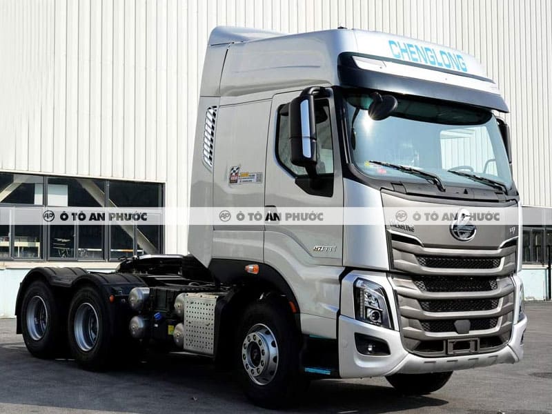Ngoại thất đầu kéo Chenglong H7 LuxX