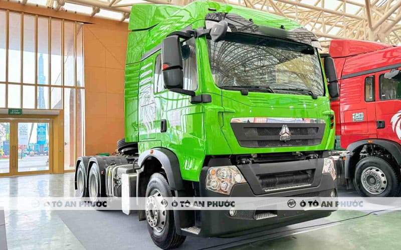 Ngoại thất đầu kéo Howo TX 400