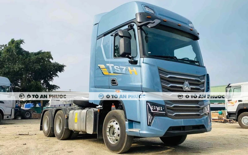 Ngoại thất xe đầu kéo Howo TS7