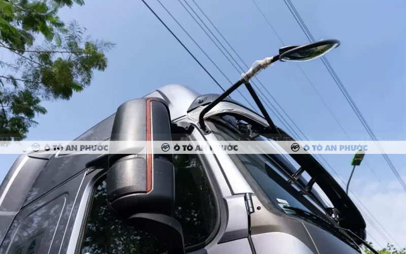 Ngoại thất đầu kéo Howo Th7 460