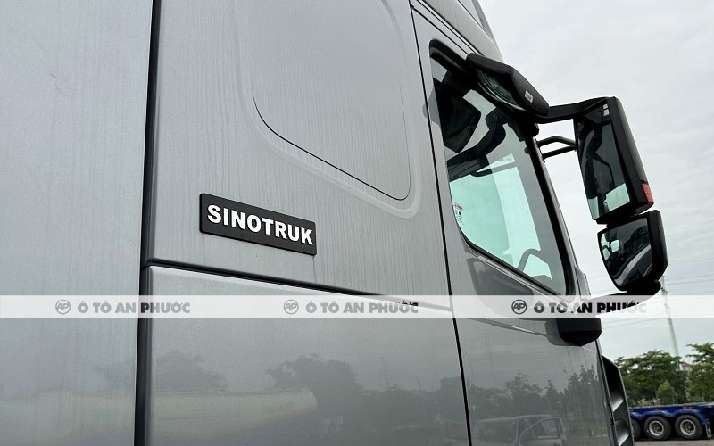 Ngoại thất đầu kéo Howo T7H 540