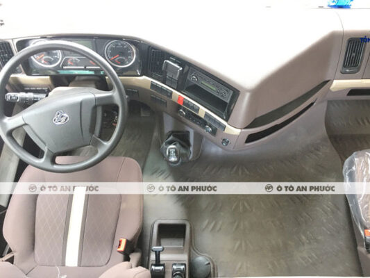 Nội thất đầu kéo Chenglong H5