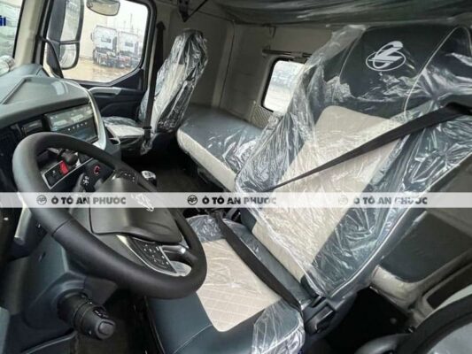 Nội thất đầu kéo Chenglong H7 LuxX