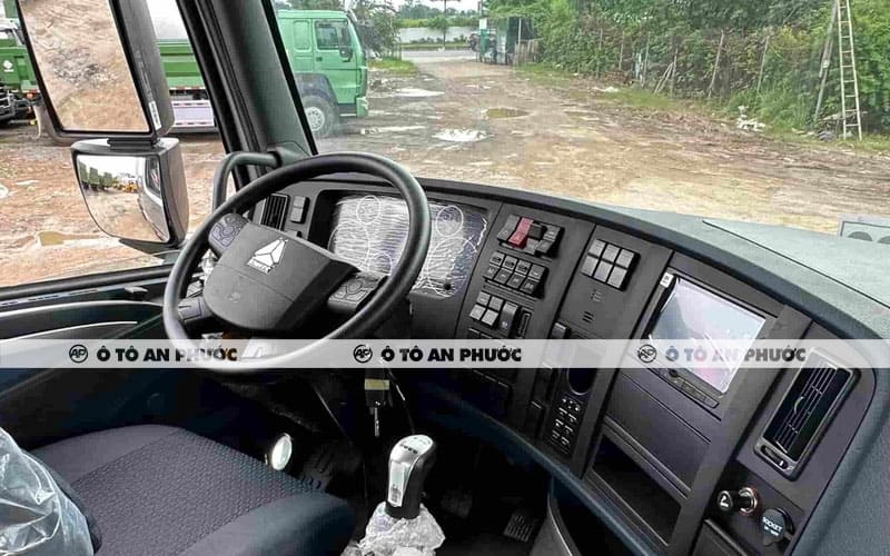 Nội thất đầu kéo Howo T7H 540